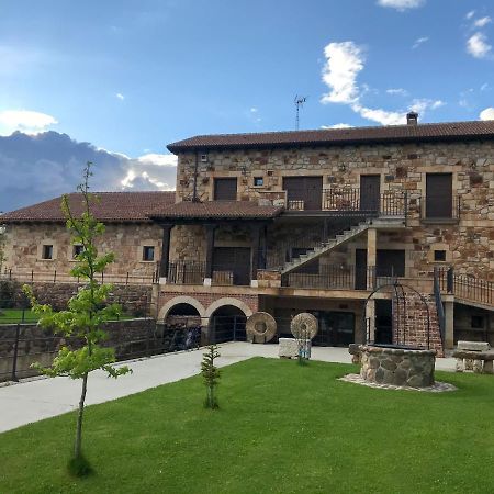 Apartamentos La Fabrica Villaluenga de la Vega Luaran gambar