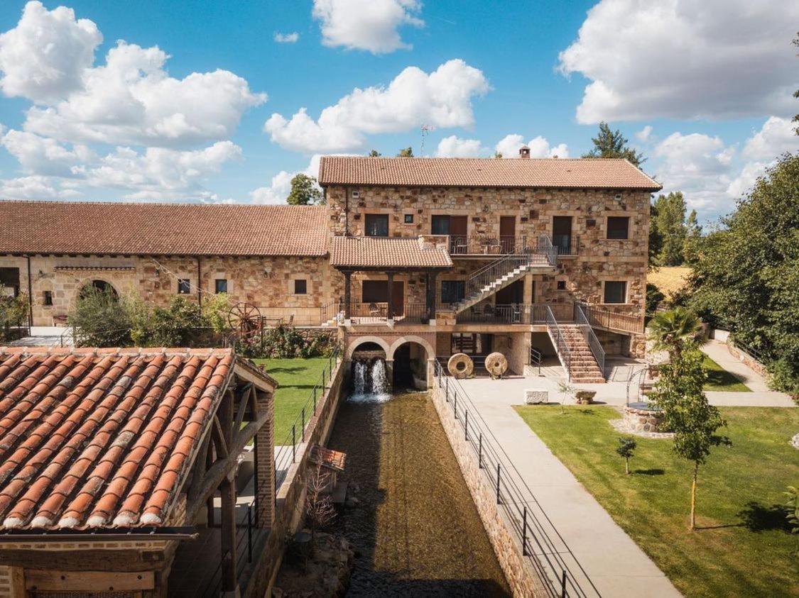 Apartamentos La Fabrica Villaluenga de la Vega Luaran gambar