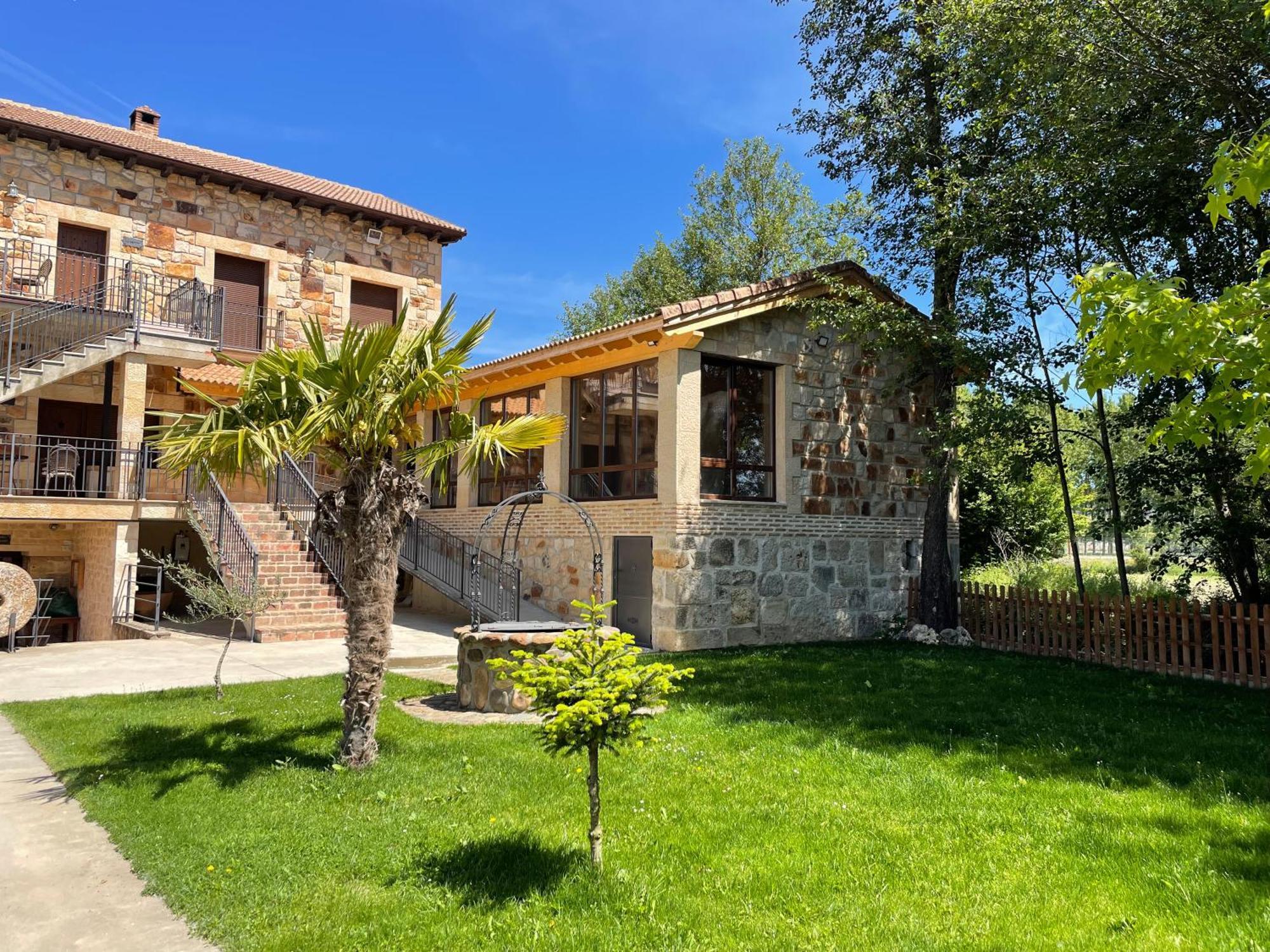 Apartamentos La Fabrica Villaluenga de la Vega Luaran gambar