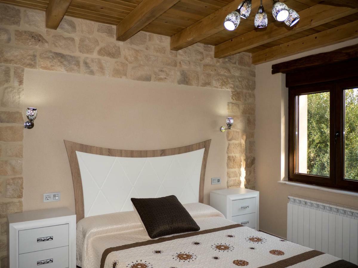 Apartamentos La Fabrica Villaluenga de la Vega Luaran gambar