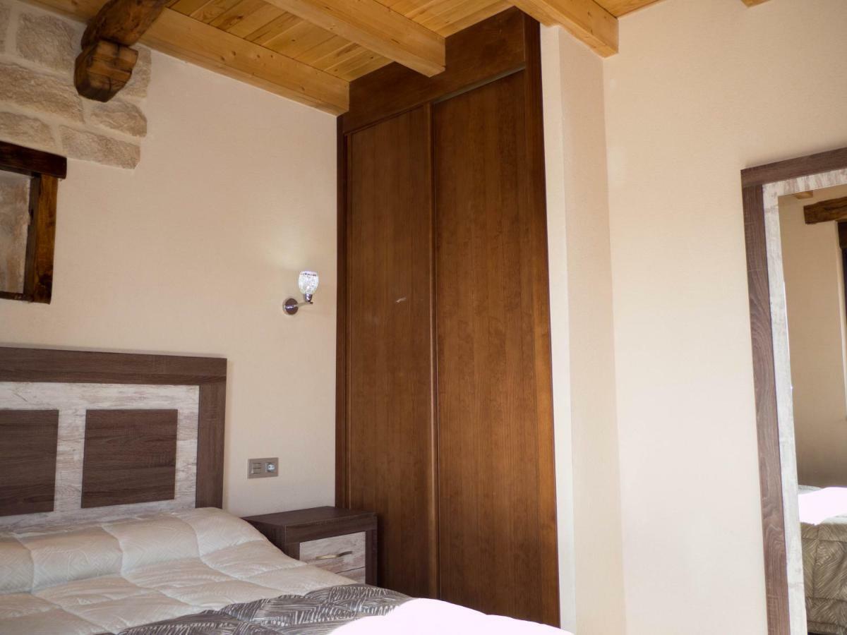 Apartamentos La Fabrica Villaluenga de la Vega Luaran gambar