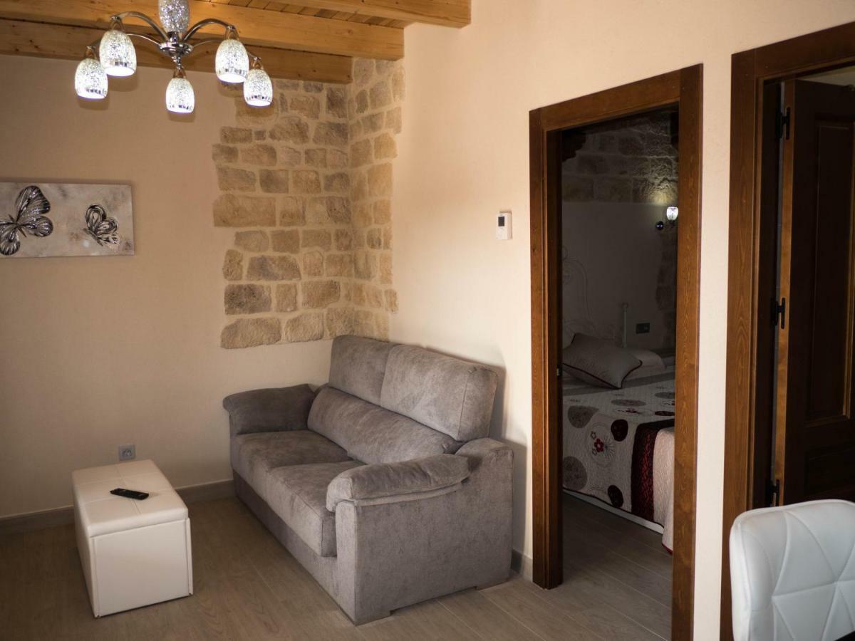 Apartamentos La Fabrica Villaluenga de la Vega Luaran gambar
