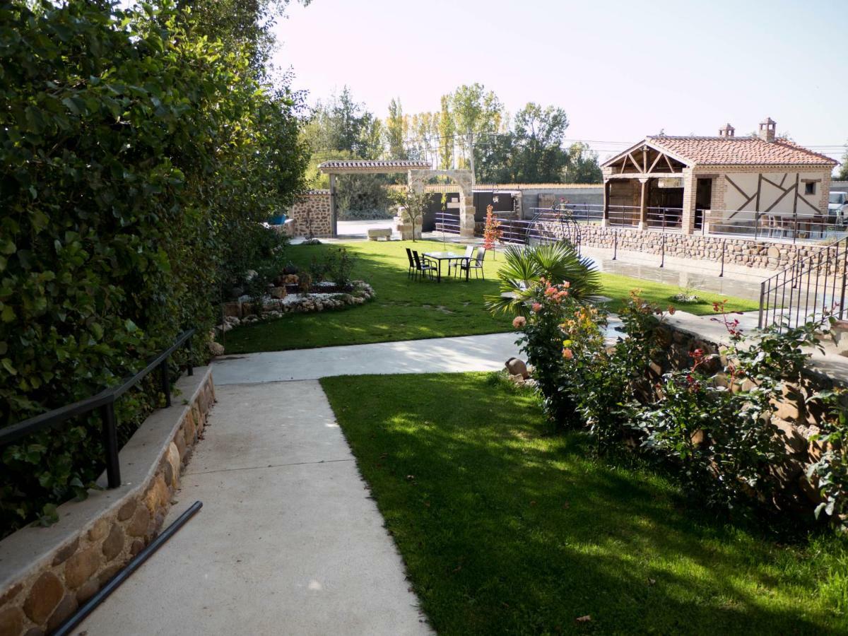 Apartamentos La Fabrica Villaluenga de la Vega Luaran gambar
